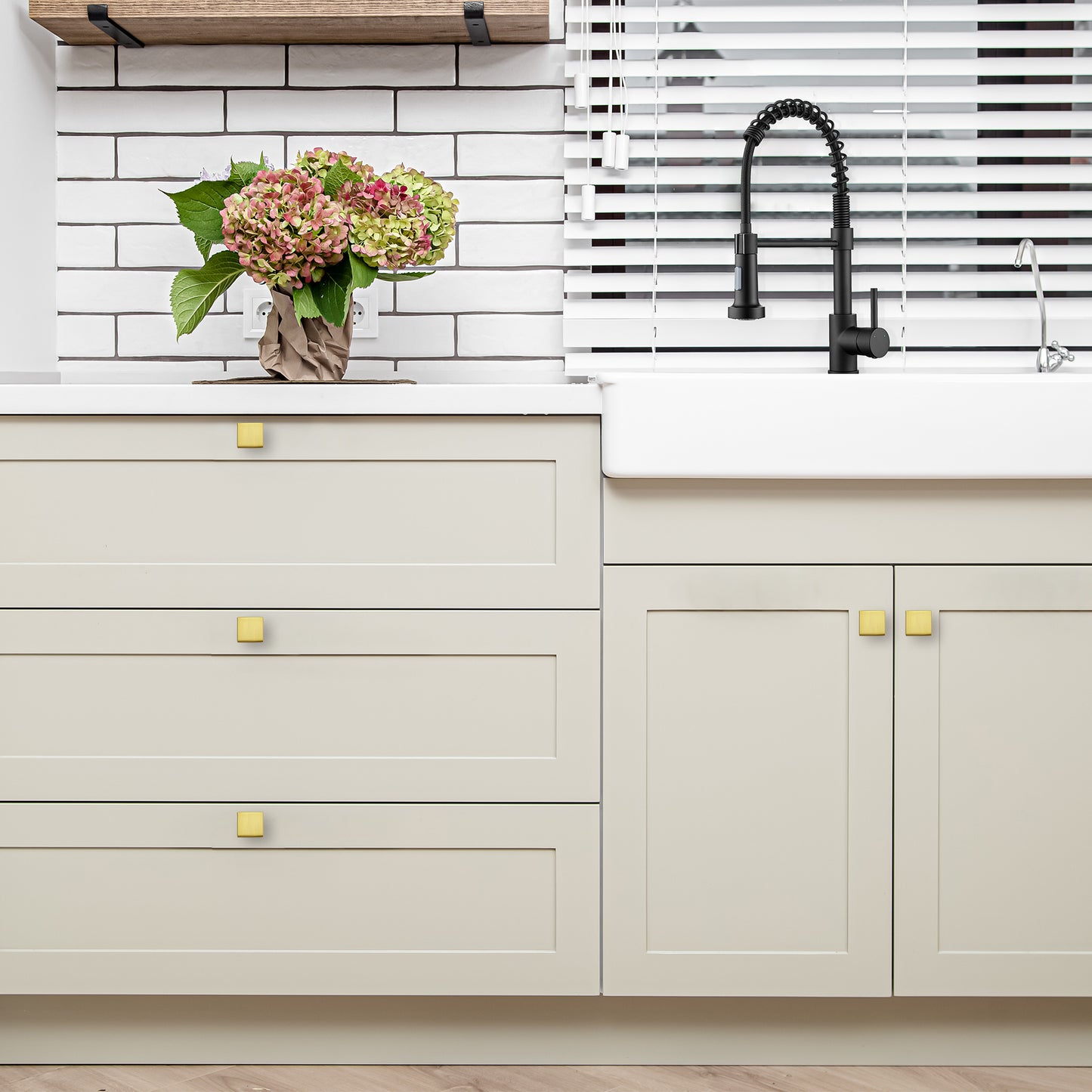 Ravinte Square Brushed Brass knobs Cabinet Kitchen Hardware Dresser Drawers Cabinet Door Knobs with Screwdriver