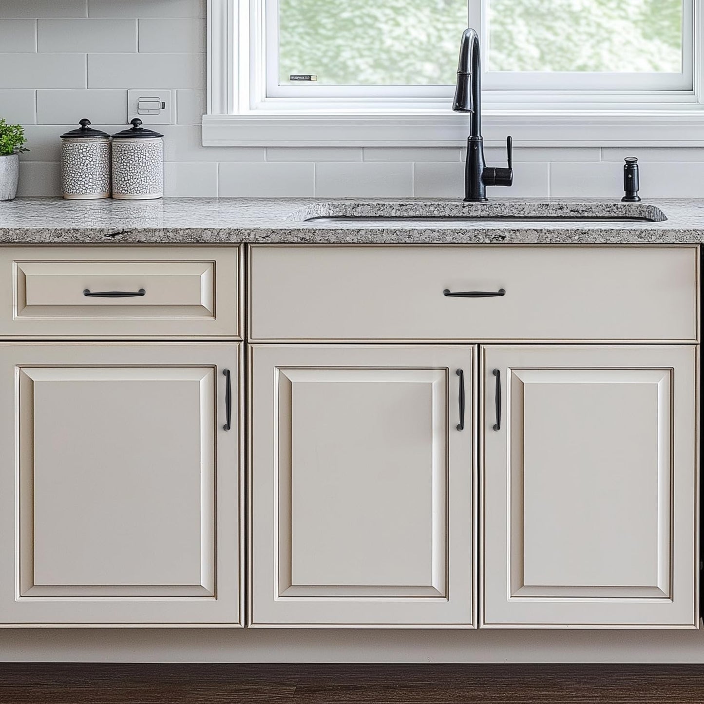 Ravinte Matte Black Cabinet Handles Solid Handles, Zinc Alloy Pull Feel, Modern style, Drawer Pulls, Easy Installation, Screws Included, For Cupboards, Dressers, Cabinets
